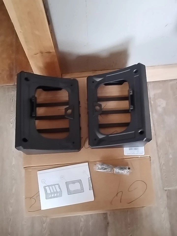 Protectores de luces traseras Rugged Ridge para Jeep Wrangler JK 07-18 negros Elite Foto 2 de 2