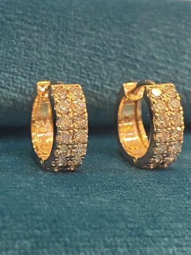 0.82 Cts Round Brilliant Cut Diamonds 2-Row Unisex Hoop Earrings In 750 18K Gold - Picture 10 of 12