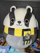 SQUISHMALLOWS Harry Potter HUFFLEPUFF BADGER 8  Scarf Plush Hogwarts House NWT 