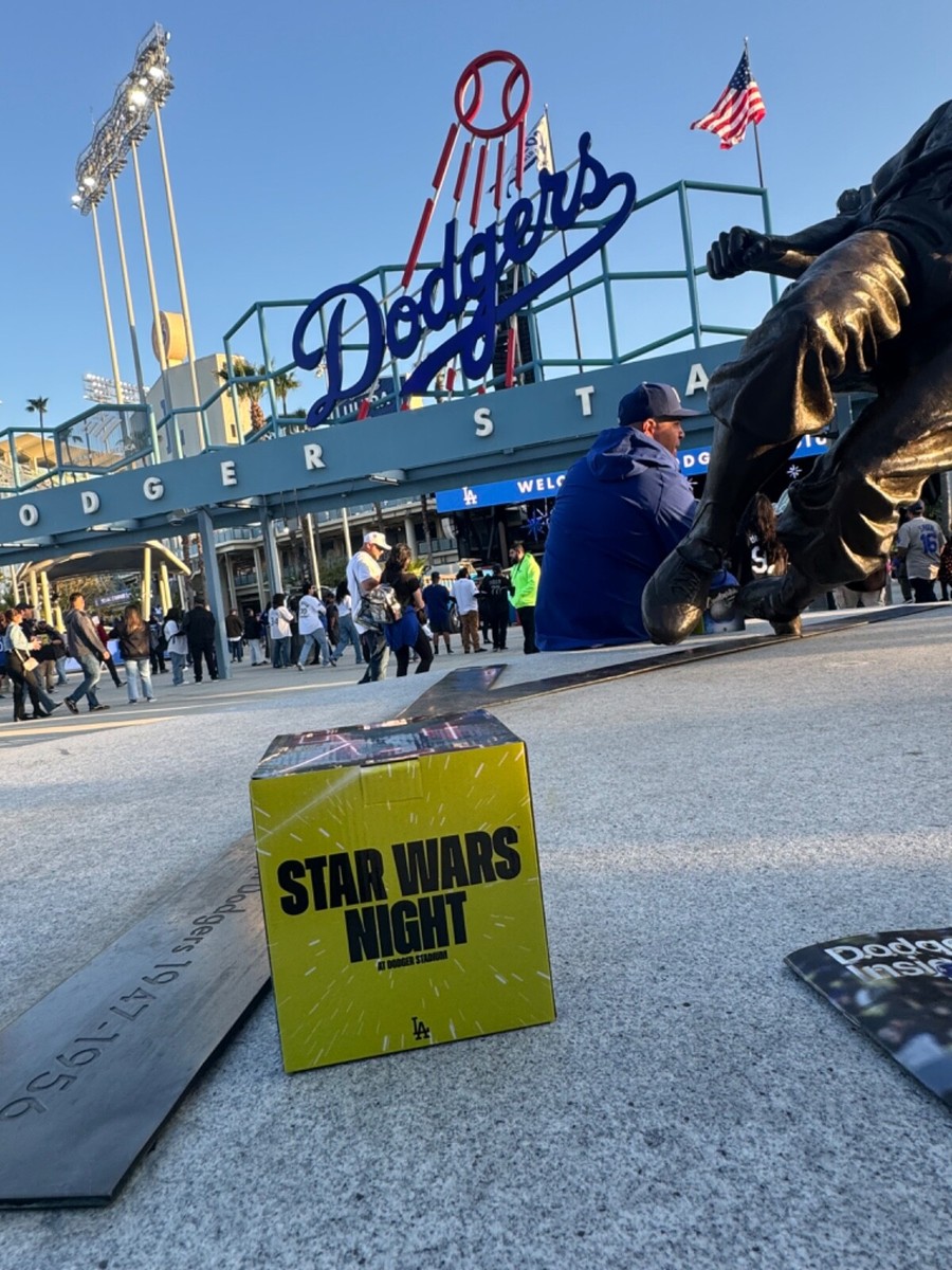 Los Angeles DODGERS STAR WARS Theme Death Star BOBBLEHEAD 5