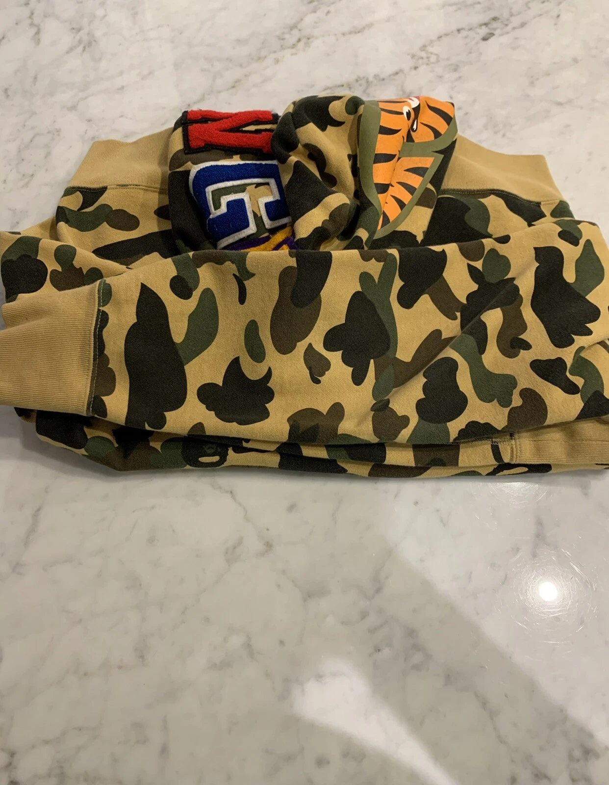 A BATHING APE (BAPE) BAPE Felpa con cappuccio mimetica squalo cerniera intera media. Ottime condizioni usa unata