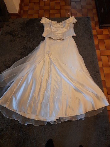 Schönes Brautkleid Grösse 50/52 zweiteilig mit Reifrock