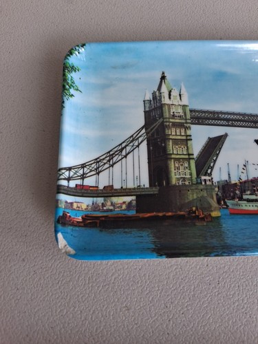 Lot Of 2 Vintage Pavo London England Plastic Collectible Souvenir Trays (6"x4") - Picture 3 of 7