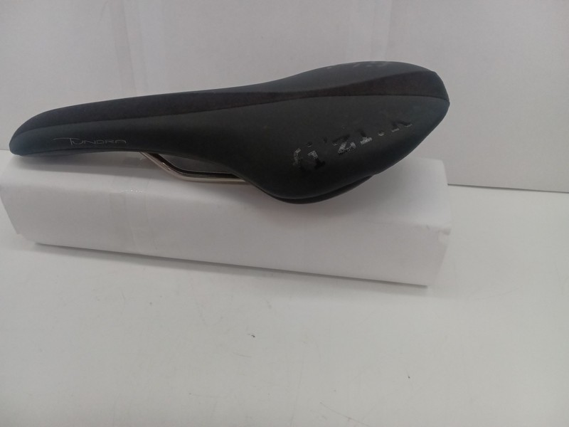FIZIK TUNDRA KIUM BLACK/BLACK SUEDE* SADDLE, Stiff Carbon Reinforced Shell