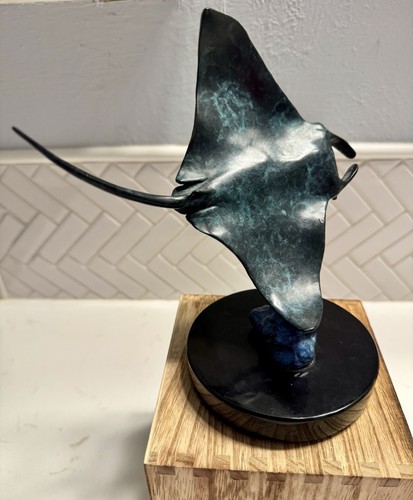 Robert Wyland Bronze Giant Manta Ray Figurine Marble Base Artist Signed/# 1998 - Picture 12 of 15