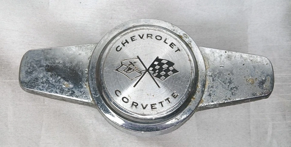 1956 - 1962 CORVETE SPINNER WHEEL COVER HUB CAP GENUINE FACTORY ORIGINAL OEM - Image 2 of 4