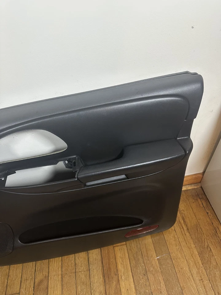 🔥2002-2009 CHEVY TRAILBLAZER Door Panel Front RIGHT Passenger Armrest BLACK D8 - Image 2 of 4