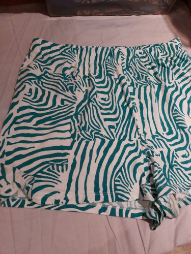 Tu. Shorts grün/weiß mit Muster. Größe L (16-18?) - Bild 2 von 6