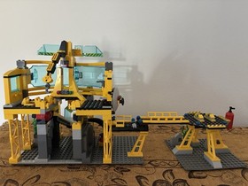 LEGO Aqua Raiders: Aquabase Invasion (7775) - No Mini Figures 98% complete Set