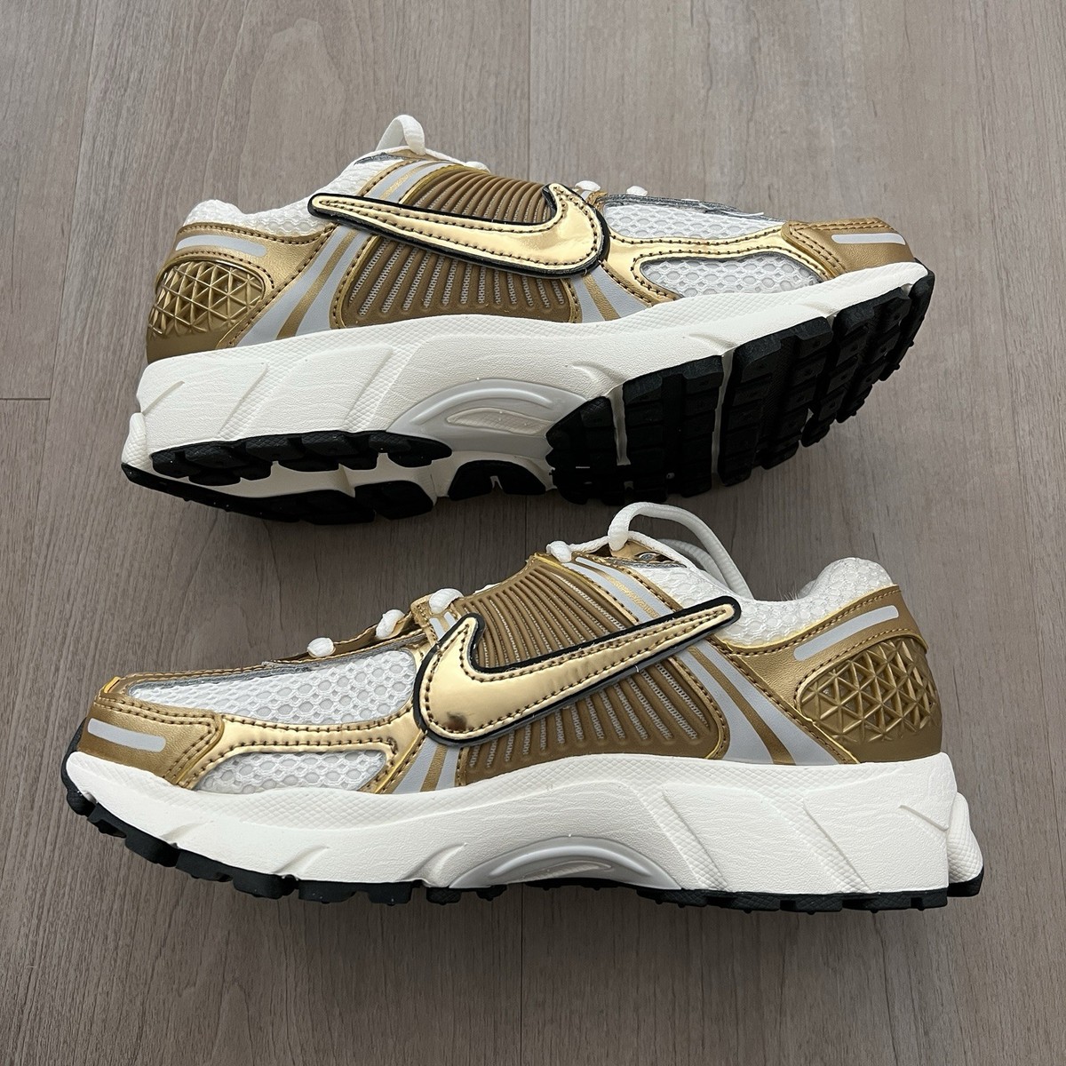 Nike Air Zoom Vomero 5 Metallic Gold HF7723-001 Size 6, 6.5, 7