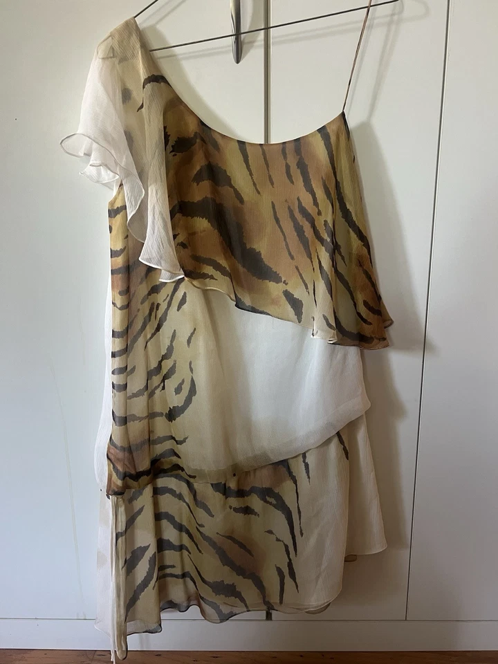 Vestido Elizabeth And James 100 % seda  Foto 2 de 4