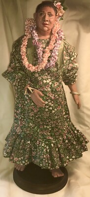Patty Kanaar Auntie Doll Lei s Gold Jewelry 1993 Standing Base Big Island Hawaii