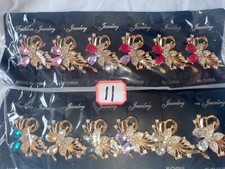 Joblot of 24 Mixed design diamante gold colour brooches NEW Wholesale lot 11