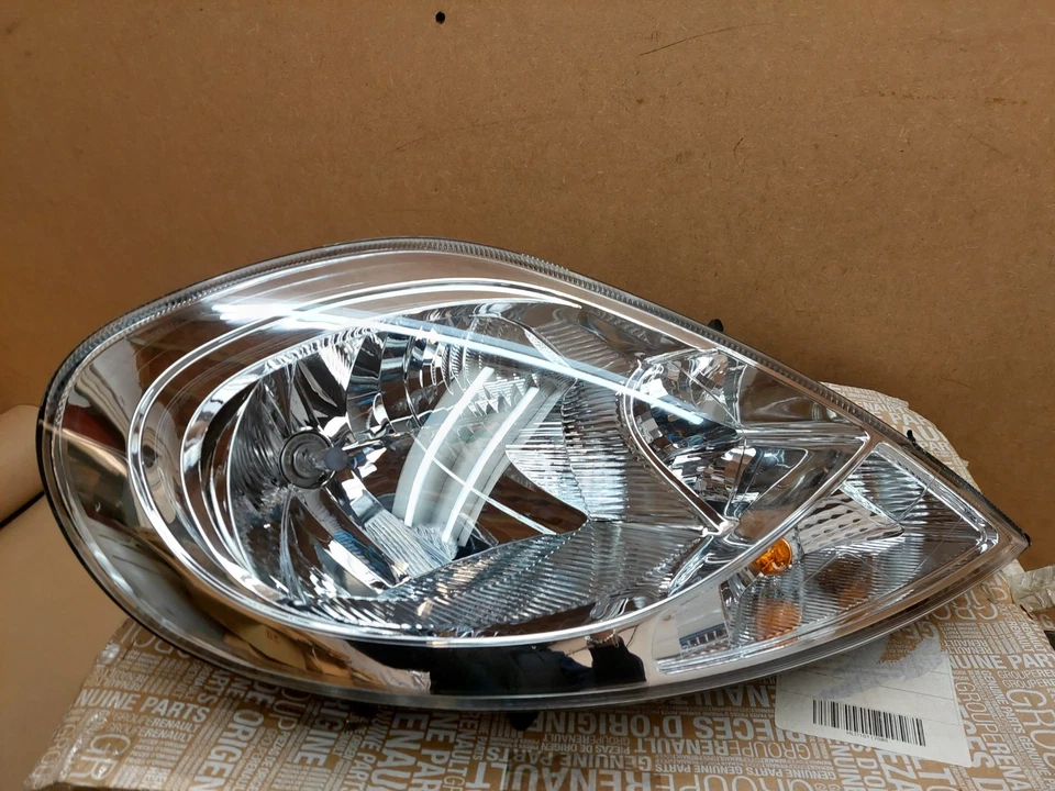 Vauxhall Vivaro Right Headlight  Primastar Traffic 06-14 8200701366 Genuine NEW - Image 2 of 4