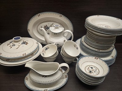 Royal Doulton Old Colony Kaffeekanne Abendessen Salat Suppenteller Schüsseln etc 1.