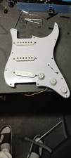 Strat Pickgarde , Weiß 3 Singels , Fertig verdrahtet . Unbenutzt