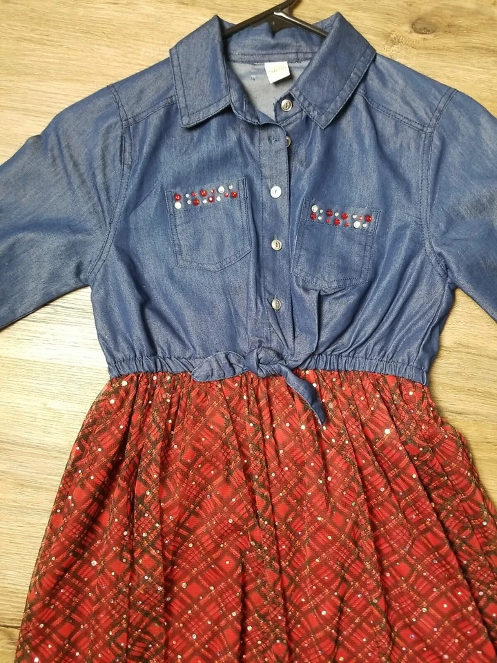 Платье в клетку для девочек на пуговицах красное с блестками - Изображение 2 из 4