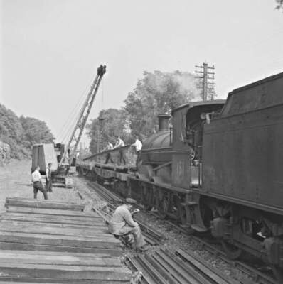 151 train being unloaded by men Foxrock Dublin City IRELAND RAILWAY OLD PHOTO