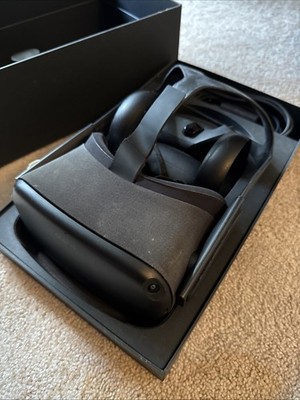 Oculus Quest 1 Virtual Reality Gaming Headset with Controllers