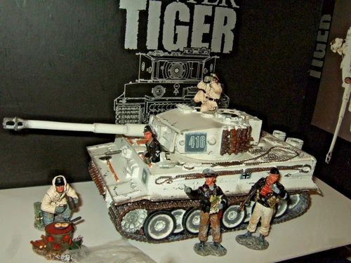 King & Country WS70 (SL) Waffen SS Winter Tiger 1 & 5 Crew &  in 1:30 Scale.