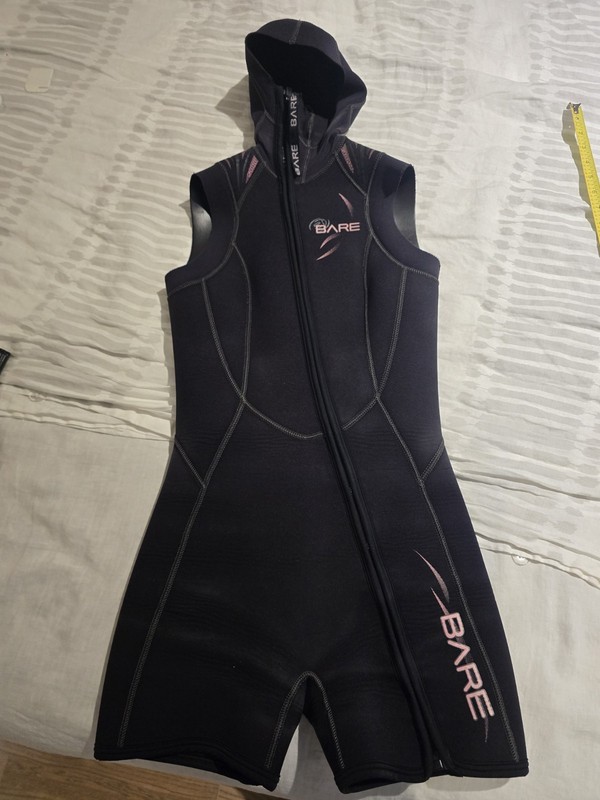 Bare 5 mm Neoprene Step-In Jacket Women’s hooded Wetsuit. Size S/M
