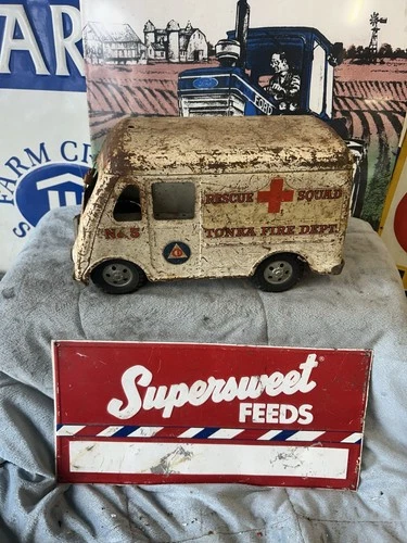 Vintage 1950's Tonka Pressed Steel Rescue Squad Fire Dept No. 5 Van
