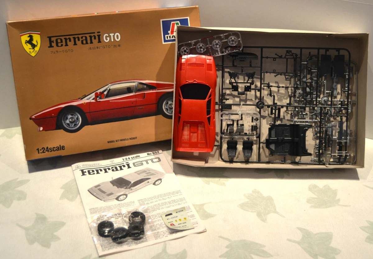 voiture miniature de collection Ferrari GTO 1984 scala 1/24