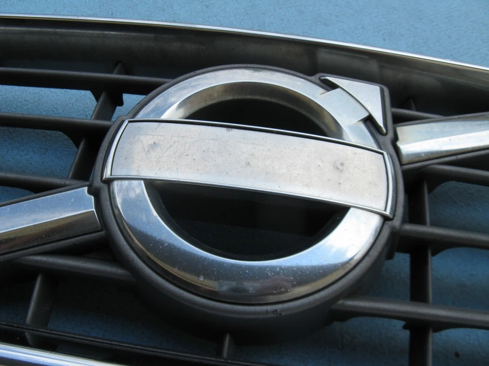 10 11 12 13 VOLVO S80 SUPERIOR SUPERIOR PARACHOQUES DELANTERO CUBIERTA REJILLA EMBLEMA CROMO OEM USADO Foto 3 de 4