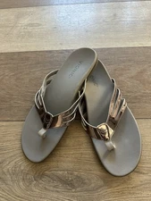 Vionic Alta Silver Metallic Flip Flop Leather Sandals Women's 7.5 7 1/2 M