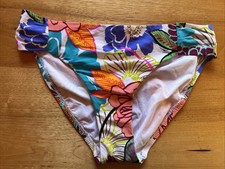 NWT Trina Turk Radiant Bloom Floral Bikini Bottoms Women  s Medium 8 New Beach