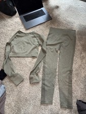 Green Seamless Workout Set Women  s Medium Long Sleeve Crop Top  Leggings Gym