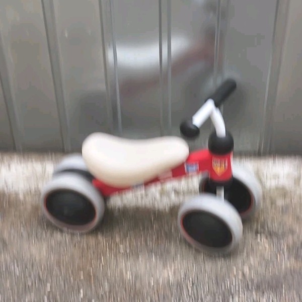 Triciclo cavalcabile bimbo 12 mesi 3 ruote bianco rosso grigio nero