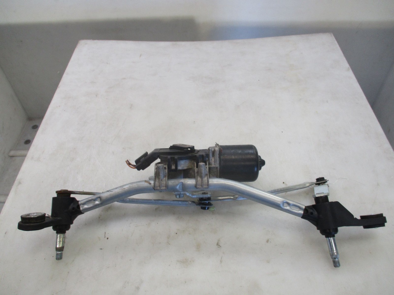 Mechanism + engine front wiper Renault CLIO III 8200268931