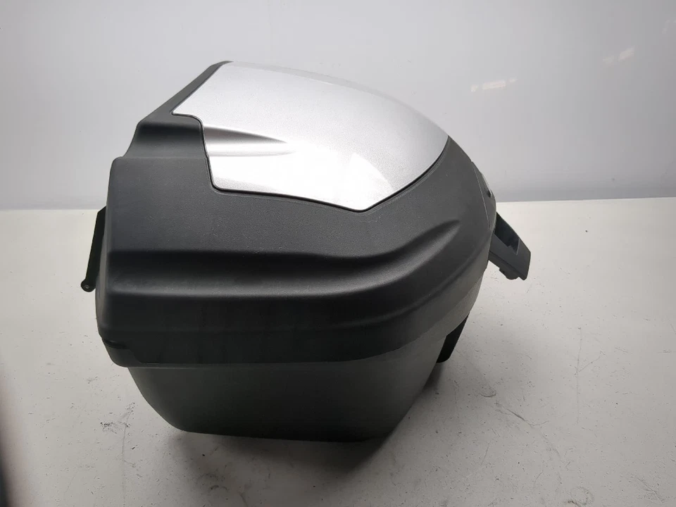 05-10 Triumph Sprint ST 1050 maletero trasero caja superior de almacenamiento SIN LLAVE Foto 2 de 4