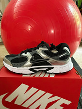 5.5M/7W. Nike V5 RNR Black/Silver       New w...