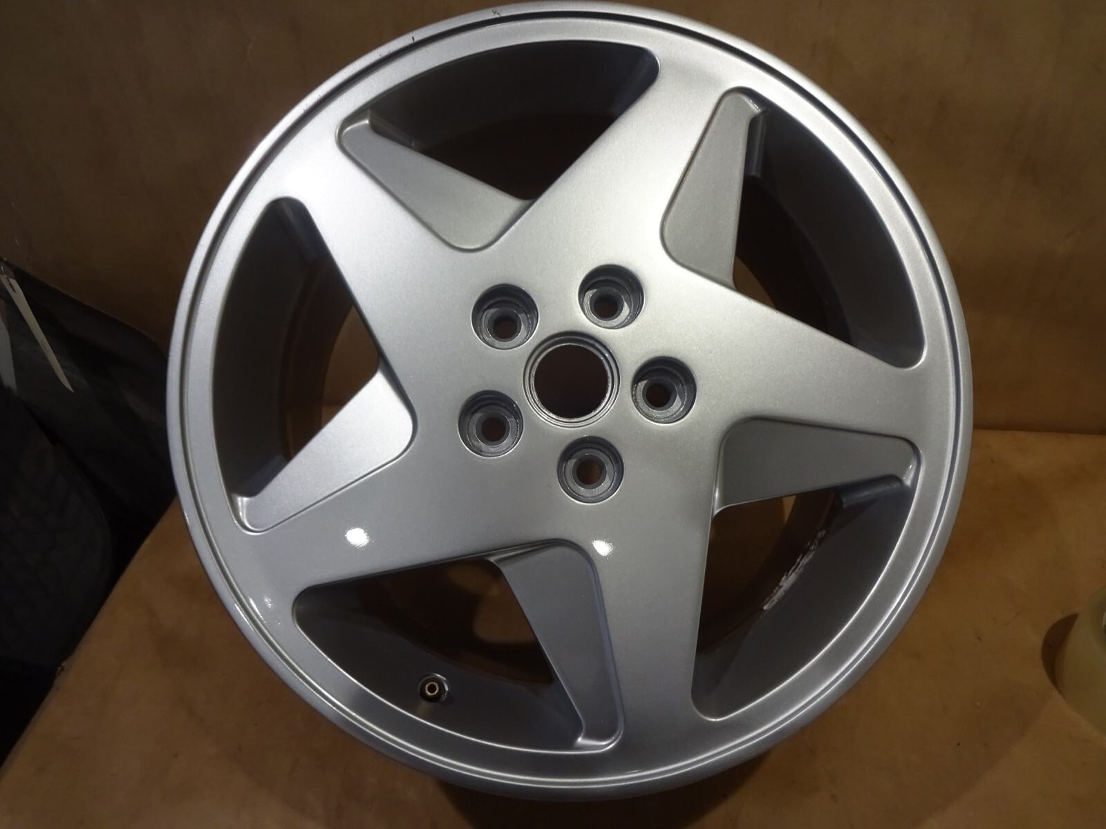 Ferrari 348 RH Rear Wheel / Rim 9x17 P/N 136538