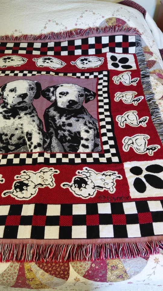 Disney 101 Dalmations Woven Acrylic Throw. Black/red/white. 47in. x 52 in. - Image 2 of 4