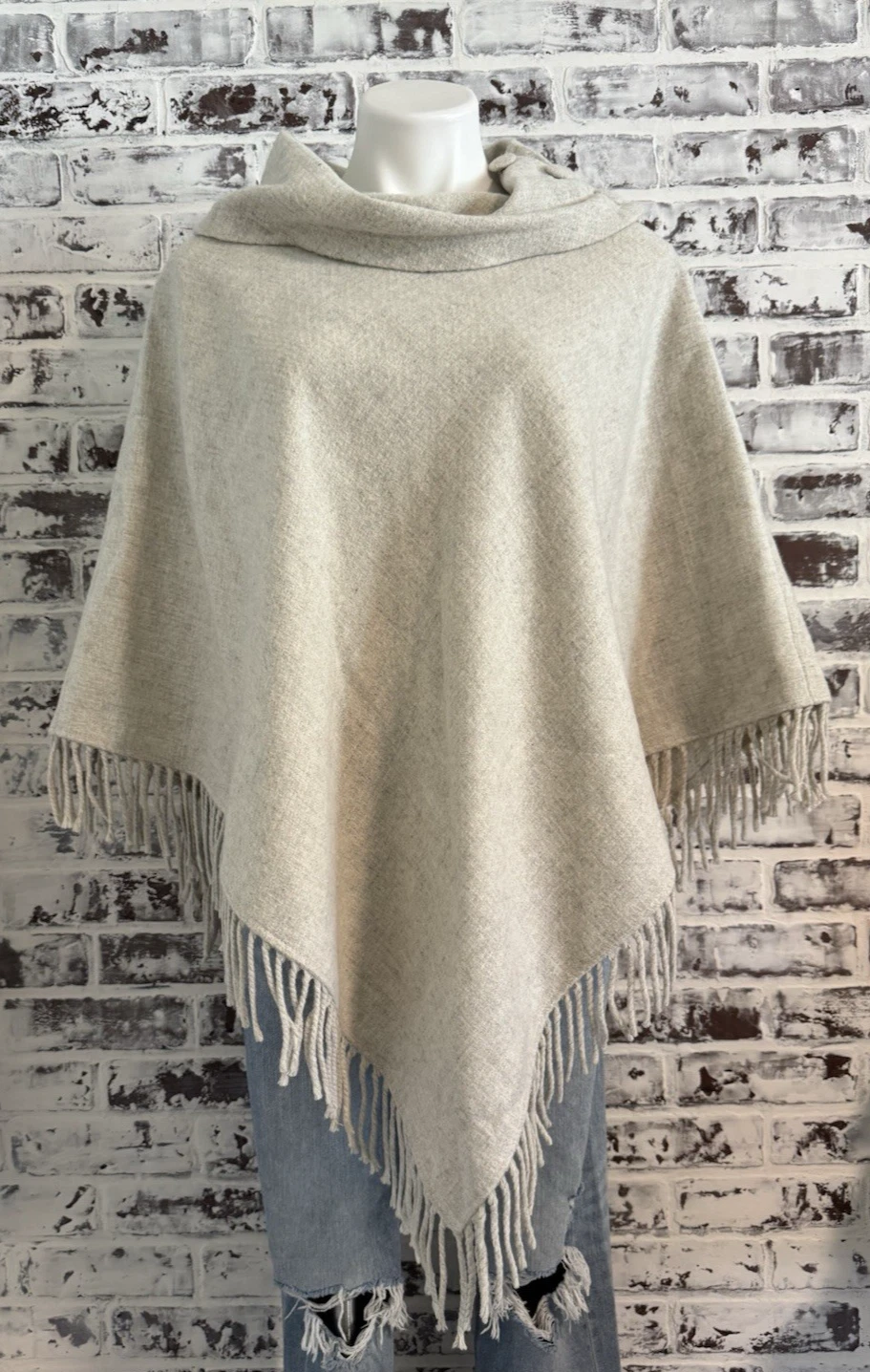 Blarney Woollen Mills Ireland 100% Wool Poncho Shawl Beige/Cream Medium Pretty