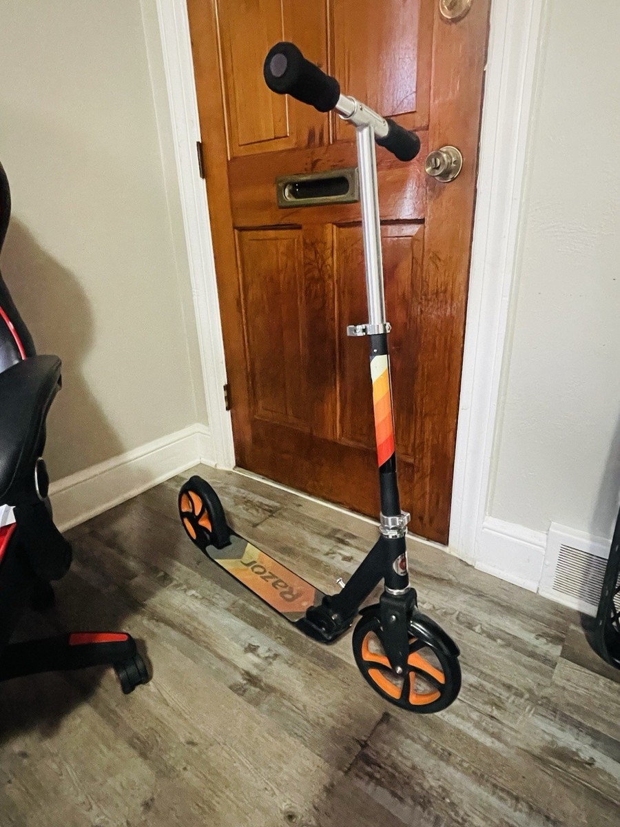 RAZOR 13013287 A5 LUX LIGHT-UP KICK SCOOTER 8