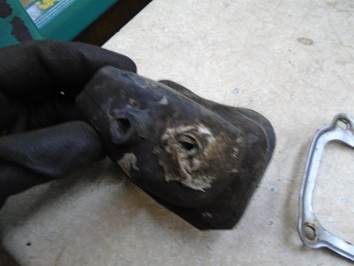 Kawasaki 250 F81 F81M Engine Cracked Intake Boot 1971 KB139 - Picture 2 of 3