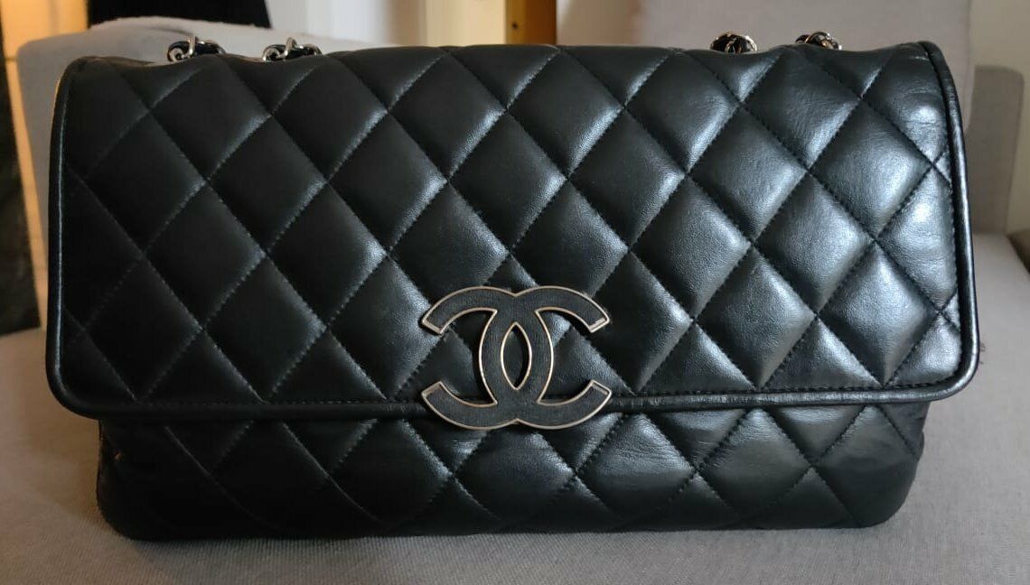 CHANEL CC Logo Quilted Caviar Maxi Single Flap Bag Black