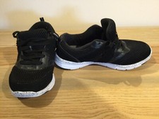 Zapatillas ligeras negras F&F para dama R…