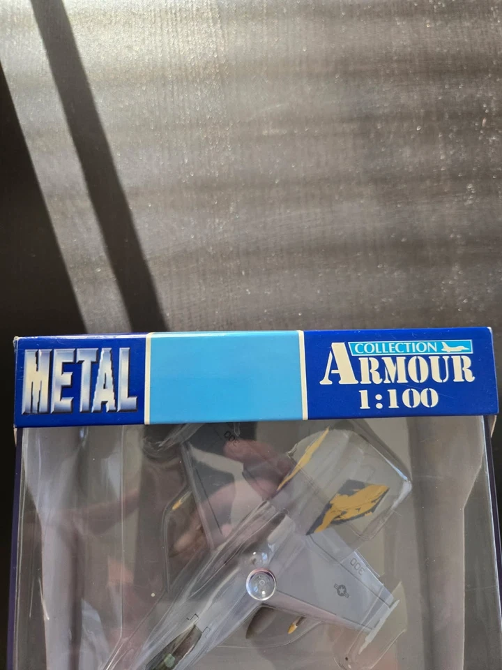 Coleção Armour Aviation 1:100 modelo F-18 Hornet US Navy art.5168 - Novo na caixa - Imagem 3 de 4