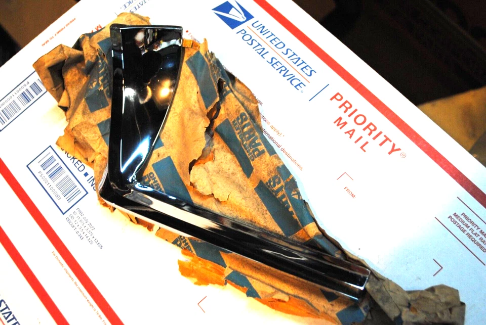 NOS MOPAR 1967 68 DODGE MONACO POLARA GUARDABARROS DELANTERO DERECHO CEJA MLDG 2807992 Foto 2 de 2