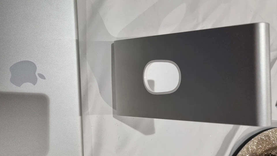Apple Cinema HD Display Monitor A1082 / 23 Zoll / silber, nur Gehäuse und Fuss - Bild 3 von 4