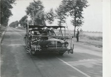 Film, tournage cinéma, voiture tirage argentique époque photographie