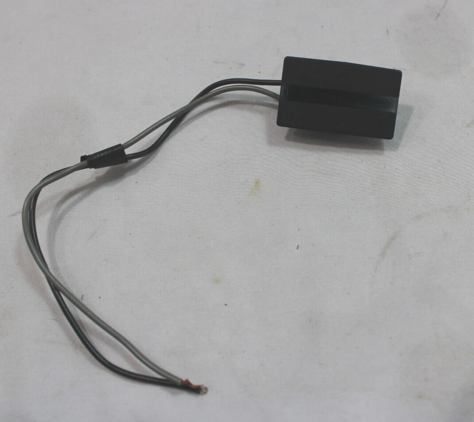 Buick Electra 1972 tablero luces de cortesía 1 en la parte superior aire acondicionado y 1 en la parte superior radio bisel Foto 4 de 4