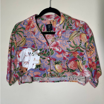 LF The Brand Cropped Hawaiian Button Front Shirt Size Small