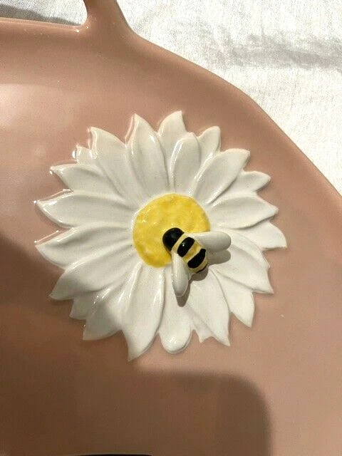 Plato/bandeja Rae Dunn BEE HAPPYY decoración abeja 🎁❤️ redondo rosa cerámica grande nuevo con etiquetas Foto 2 de 4