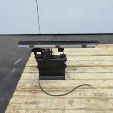 Pierce 110V 1PH Vibratory Inline Small Parts Feeder Base 25" L x 15" H (Weak)